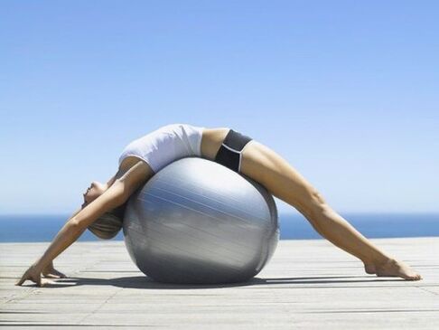 Latihan fitball untuk osteochondrosis tulang belakang