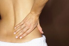 Sakit belakang belakang, gejala osteochondrosis