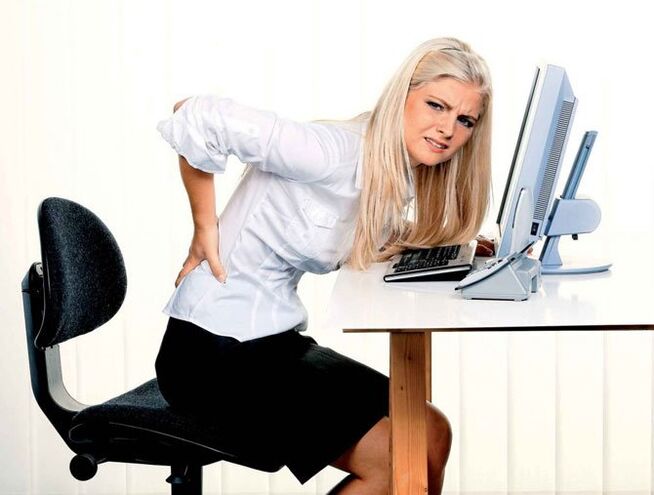 Gadis mempunyai sakit belakang